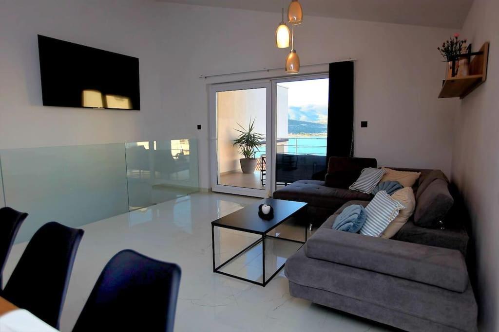 Luxury Villa Lana Apt, Seaview Terrace, Large Outdoor Space, Bbq Trogir Exterior photo